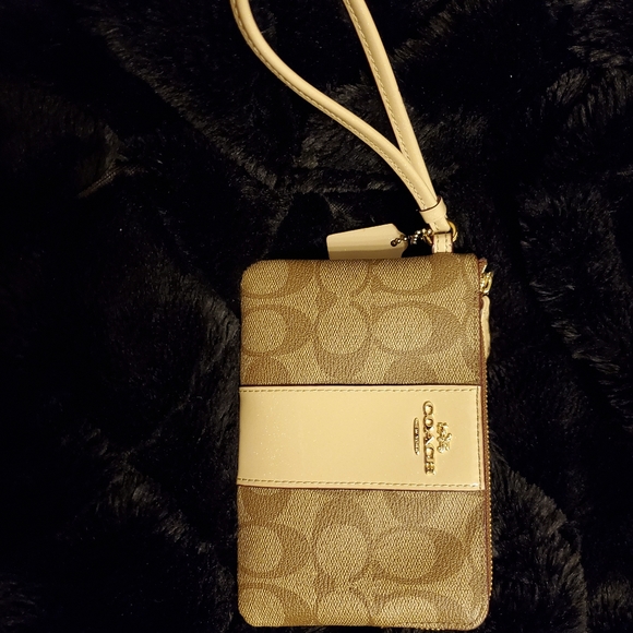 Coach Wristlet - Picture 3 of 4